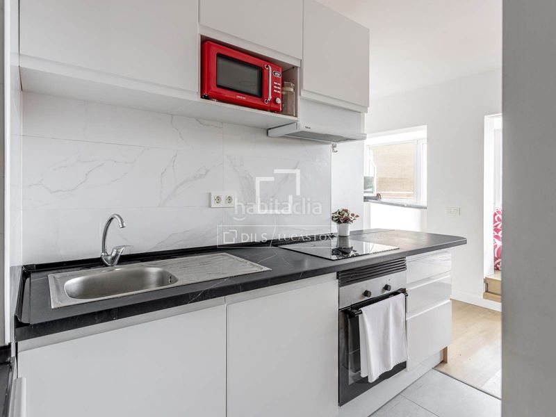 Ático luminoso con 2 dormitorios, terraza y excelentes vistas al retiro en venta en Jerónimos, en Madrid - Imagen 10