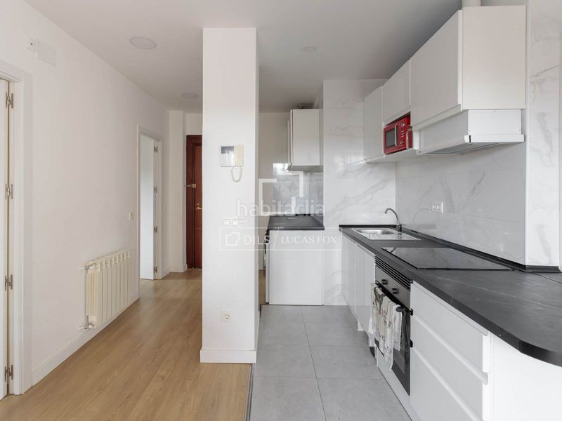 Ático luminoso con 2 dormitorios, terraza y excelentes vistas al retiro en venta en Jerónimos, en Madrid - Imagen 18