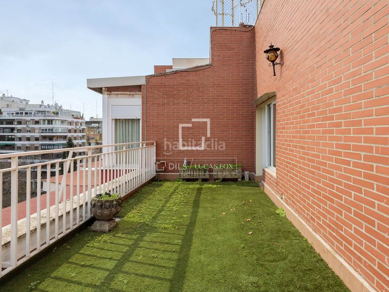 Ático luminoso con 2 dormitorios, terraza y excelentes vistas al retiro en venta en Jerónimos, en Madrid - Imagen 5
