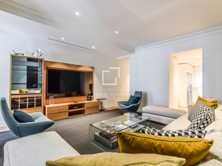 Rent Flat in Justicia-Chueca. Piso en excelentes condiciones de 3 dormitorios en alquiler en j