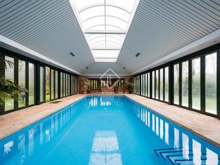 Chalet in Urbanización La Moraleja. Casa independiente sobre una parcela de 10.000 m en venta en la