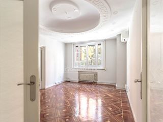 Affitto Appartamento in Almagro. Piso de 6 dormitorios en alquiler en castellana, madrid