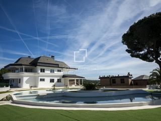 Location Chalet à Molino de la Hoz. Casa villa de 9 dormitorios en alquiler, las rozas, molino de la