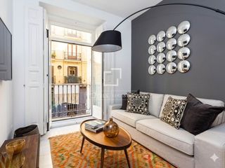 Rent Flat in Argüelles. Piso reformado de 2 dormitorios con balcones en alquiler en argü