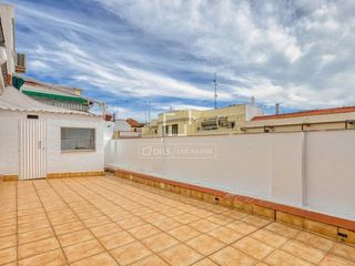 Dachwohnung in Argüelles. Ático en excelentes condiciones de 4 dormitorios con 35m terraza