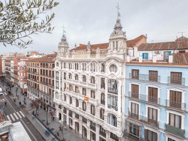 Foto 194ef31d-9a54-453c-85d7-0d43dfa52ed8. Ático fantástico ático de 2 dormitorios con 30m terraza en venta en palacio en Madrid