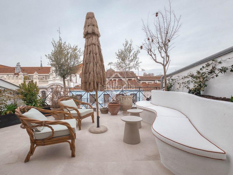 Foto 8891a3ee-fd30-436d-8c01-16ee472bb1ca. Ático fantástico ático de 2 dormitorios con 30m terraza en venta en palacio en Madrid