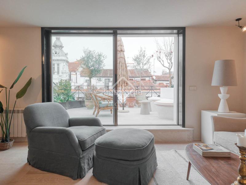 Foto 94bf5c7d-efc1-4720-afc3-570b3c90c27f. Ático fantástico ático de 2 dormitorios con 30m terraza en venta en palacio en Madrid
