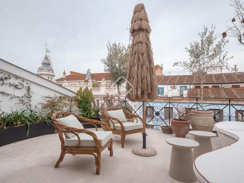 Foto afcb5e78-2e70-4f90-889f-bb6f4b0b679b. Ático fantástico ático de 2 dormitorios con 30m terraza en venta en palacio en Madrid