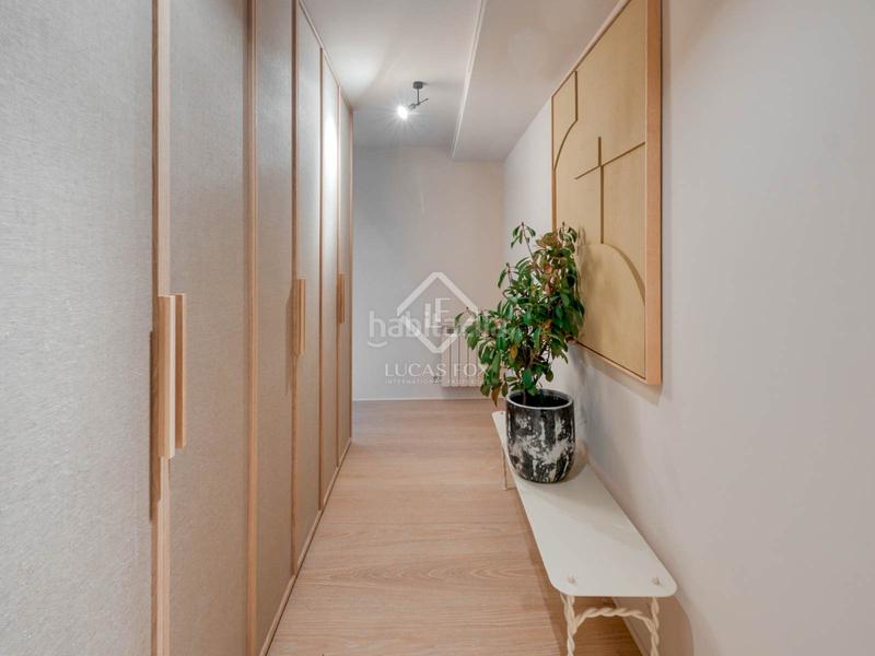Foto fe898573-d1c1-4355-b204-375add176f40. Ático fantástico ático de 2 dormitorios con 30m terraza en venta en palacio en Madrid