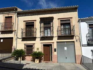 Casa bifamiliare in Casco Histórico. Casa en venta en antequera
