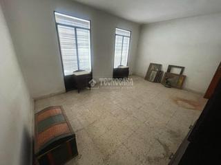 Casa aparellada a Cueva de Menga. Casa en venta en antequera
