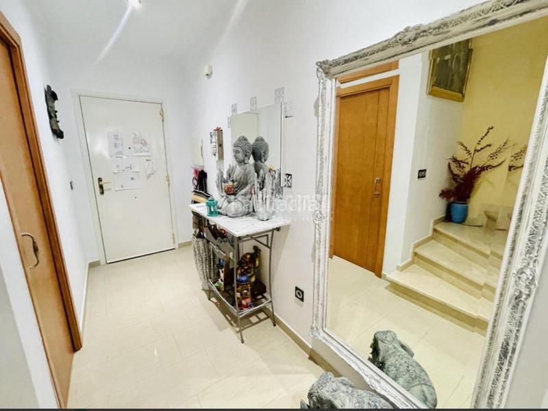 Foto 89e56f6c-6e5e-4ac3-9185-59a60e614924. Casa aparellada amb aparcament a Mollina