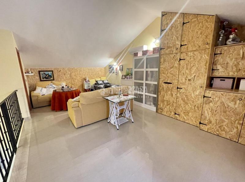 Foto e032c1ad-67f5-4378-aab9-d760267a21ec. Casa aparellada amb aparcament a Mollina