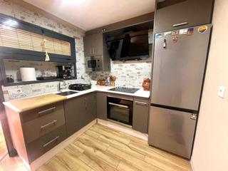 Casa aparellada a Cueva de Menga. Casa en venta en antequera