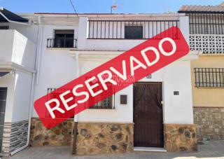 Casa aparellada a Fuentemora. Casa en venta en antequera