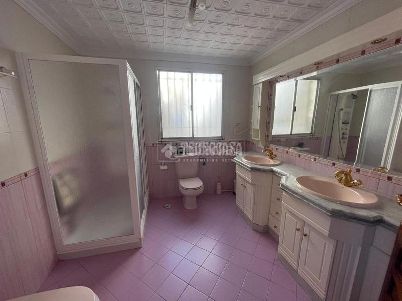 Foto 9a181751-7fc8-4f61-bbe6-0b1e1cdd24a8. Casa aparellada a Zona de la Vega Antequera