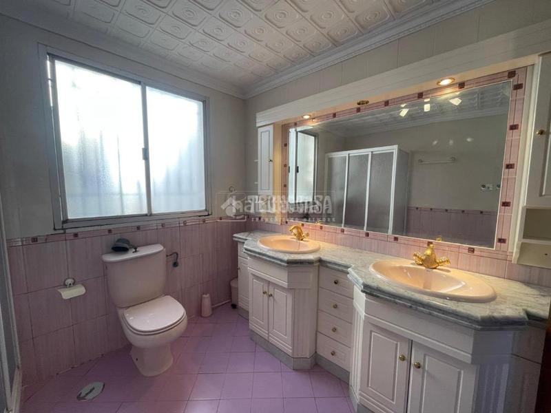 Foto b7799c77-4807-4df1-a01a-8158844d4a1f. Casa aparellada a Zona de la Vega Antequera