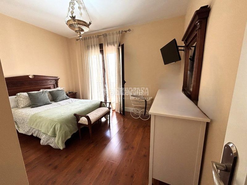 Foto 8f061464-cc07-4a87-a4bc-4b085deed935. Casa amb aparcament a Centro Antequera