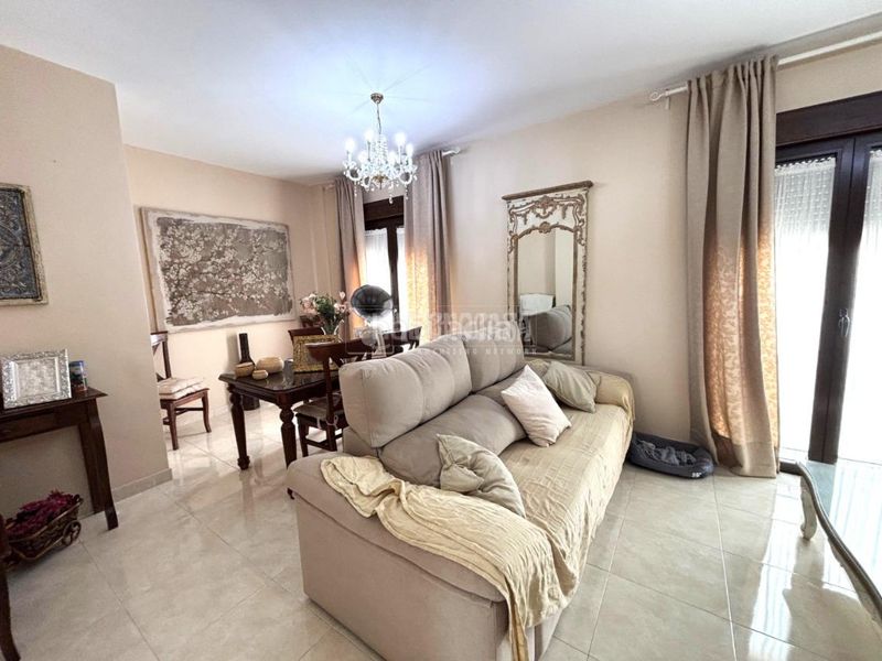 Foto a0105b44-b595-4cf2-8f69-7adc04435fdd. Casa amb aparcament a Centro Antequera