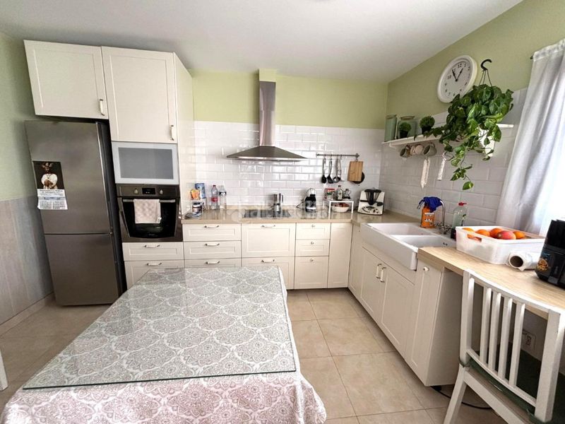 Foto a8c50590-88fe-46f1-933d-fd4e7ec87510. Casa amb aparcament a Centro Antequera