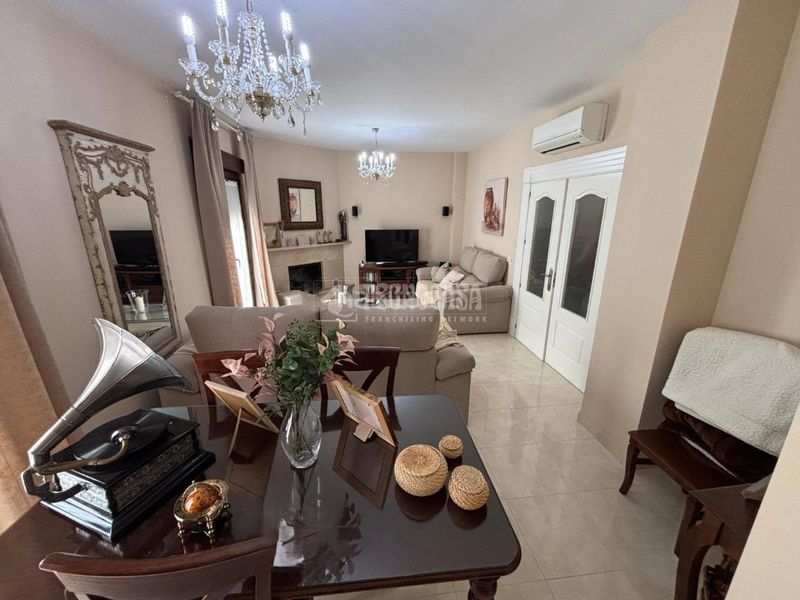Foto c471ce23-4ef3-41af-9b01-abdf4a755831. Casa amb aparcament a Centro Antequera