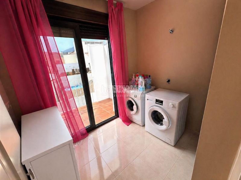 Foto c6f9c20a-7560-43c8-8ffc-50a5444352fc. Casa amb aparcament a Centro Antequera
