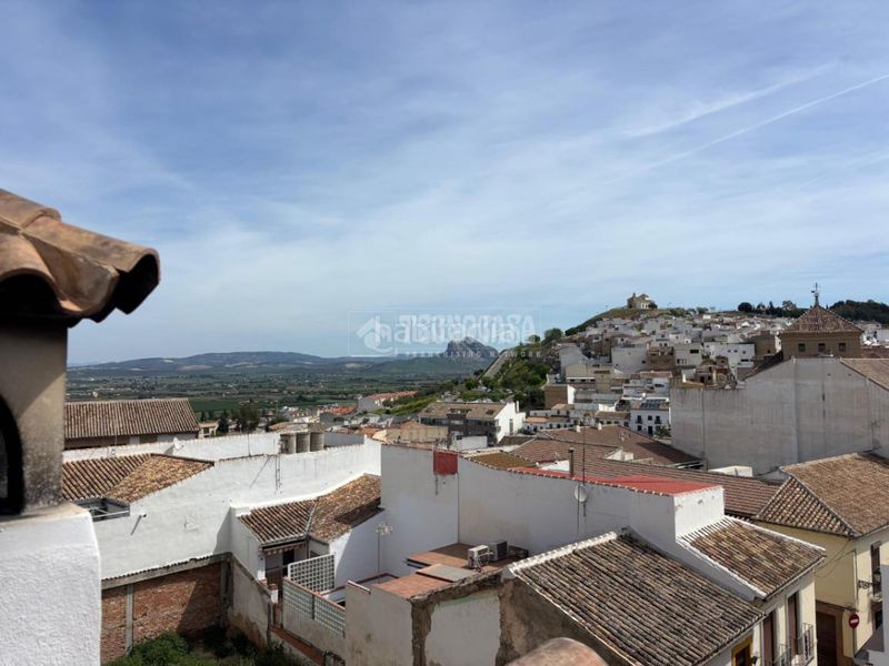 Foto d7438a72-8517-4347-8218-d63cf237d441. Casa amb aparcament a Centro Antequera