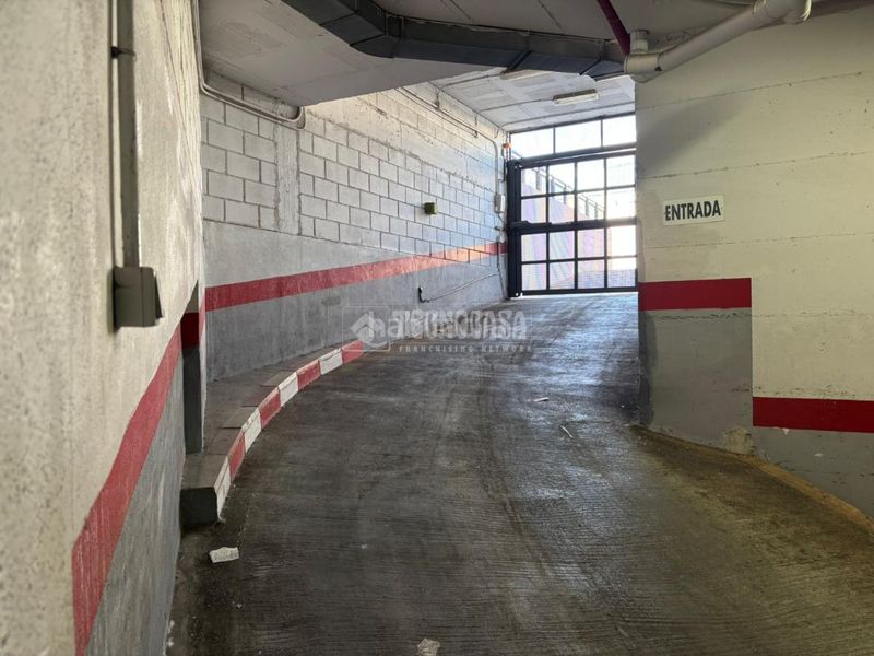 Foto 137fa9f4-6dff-4955-9fb3-cde53ed2090c. Aparcament cotxe a Zona de la Vega Antequera