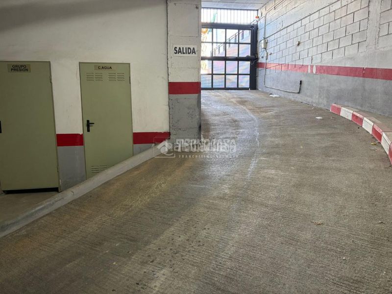 Foto 4a1e067c-b42f-4687-82a2-fb857106e888. Aparcament cotxe a Zona de la Vega Antequera