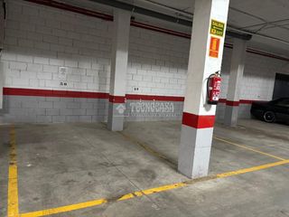 Parking voiture à Zona de la Vega. Boxplaza de garaje en venta en antequera