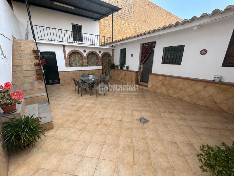 Foto 099c99fa-57e7-4851-a34f-d9290989c3da. Casa aparellada a Zona de la Vega Antequera