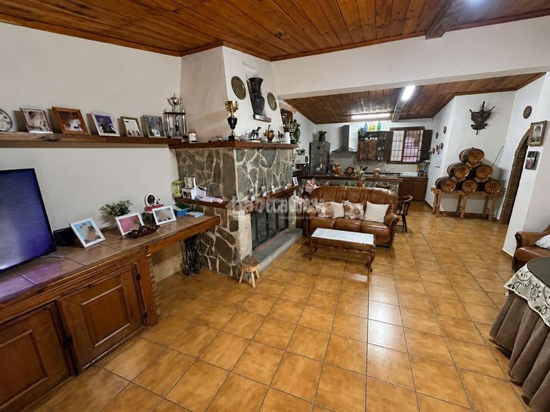 Foto 3f7f351a-9e3f-4485-83ea-8bb87d55d520. Casa aparellada a Zona de la Vega Antequera