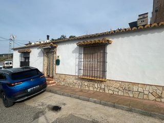 Maison jumelée à Zona de la Vega. Casa en venta en antequera