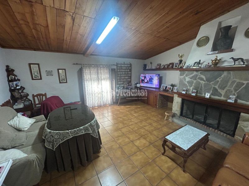 Foto c3144bce-c9d0-4490-88ff-4b026823a87f. Casa aparellada a Zona de la Vega Antequera