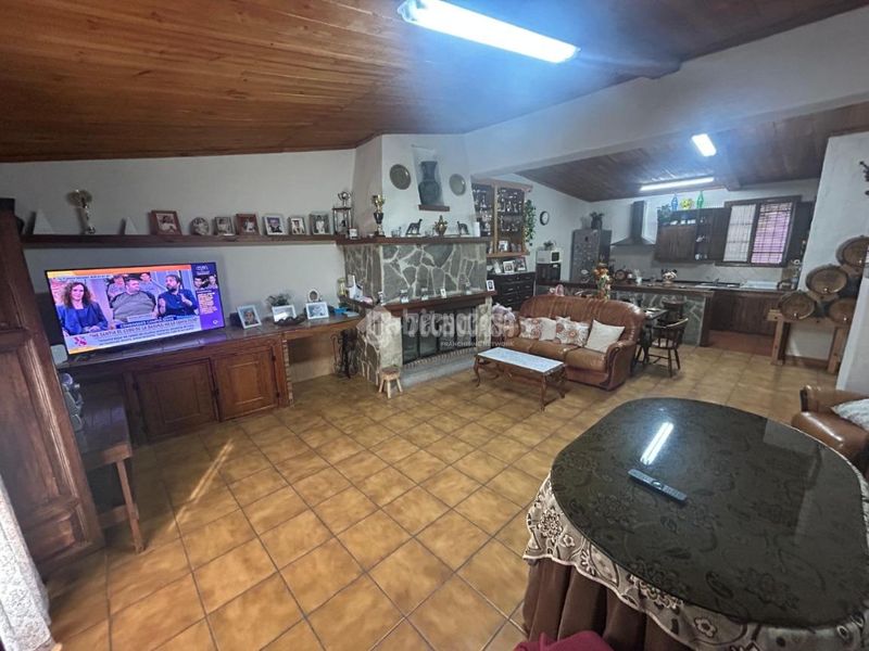 Foto c7bba96f-9d15-4760-9ade-74a67b3652df. Casa aparellada a Zona de la Vega Antequera