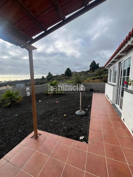 Foto 294c2643-687d-43ba-b35f-25406b846aa0. Casa amb aparcament a Paso (El)