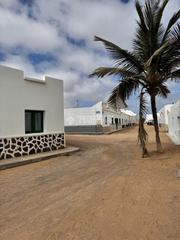 Casa aparellada a La Graciosa. Casa en venta en teguise