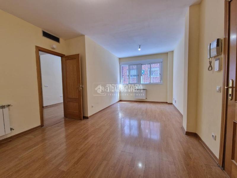 Foto e84ce3f7-d821-4cf4-8b5f-eea20209373f. Appartamento con riscaldamento in Opañel Madrid