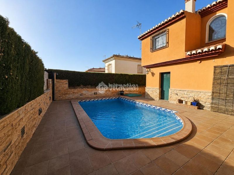 Foto d5e5bc29-55d6-4943-ae4e-f70f8b7da92b. Casa  en venta en Cúllar Vega