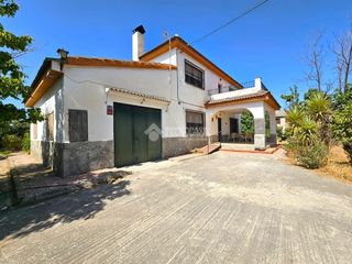 Haus in Purchil. Casa en venta en vegas del genil