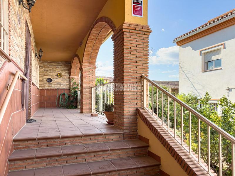Foto b76a5d60-69ef-41d8-9041-8b4b8e3cf94d. Casa pareada casa en venta en Belicena Vegas del Genil