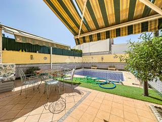 Casa aparellada en Cllar Vega. Casa en venta en cllar vega