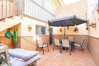 Casa aparellada a Ambroz. Casa en venta en vegas del genil