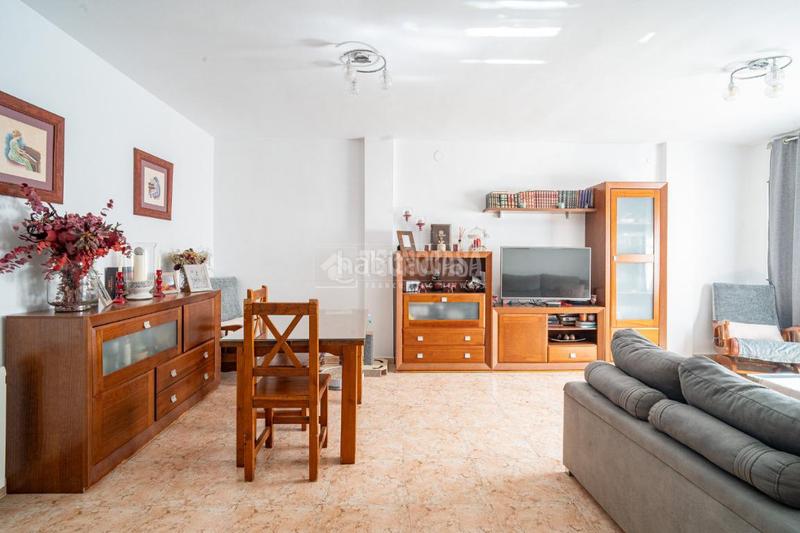Foto a772523d-7af0-46ef-8f72-c74327ea9098. Casa aparellada a Ambroz Vegas del Genil