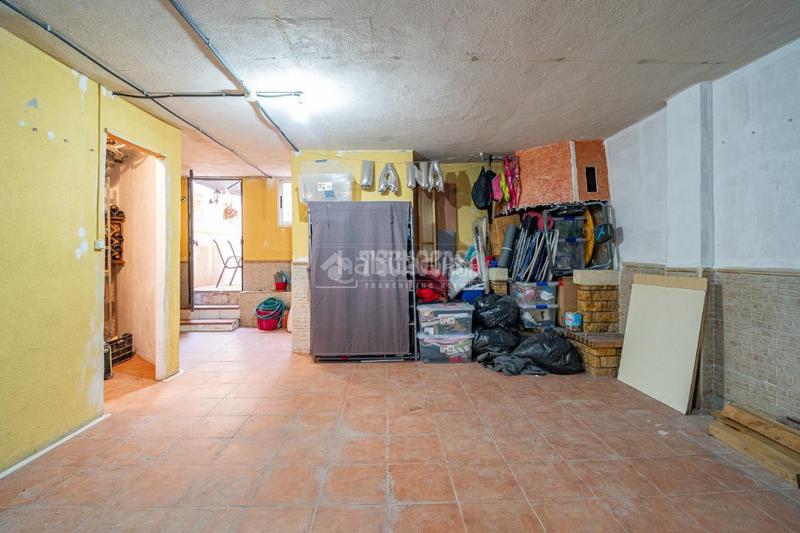Foto ae056278-5959-4d80-8ba2-65d10b018e84. Casa aparellada a Ambroz Vegas del Genil