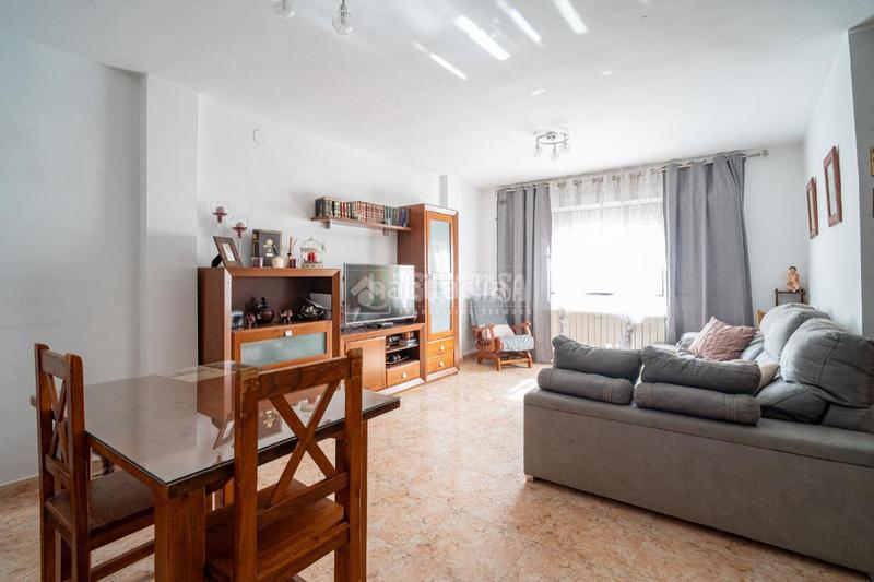 Foto b3b8f865-29e2-4508-897d-facdab71562c. Casa aparellada a Ambroz Vegas del Genil