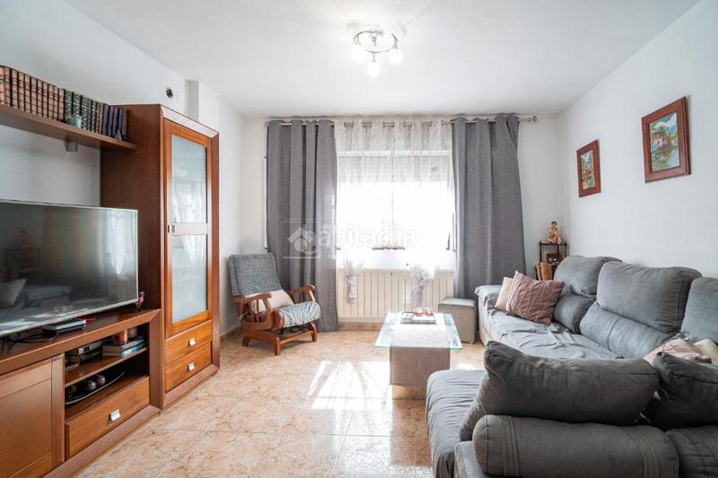 Foto bceef1c5-71b0-42aa-9e26-3d07e557ac96. Casa aparellada a Ambroz Vegas del Genil