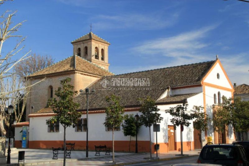 Foto bd10d1e0-be56-46d1-be4f-75d52edb6e60. Aparcament cotxe a Cúllar Vega