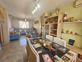 Casa aparellada a Belicena. Casa en venta en vegas del genil